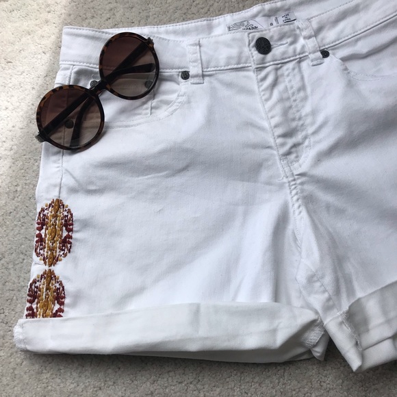 Prana Pants - Prana stitched embroidered shorts white Sz 8